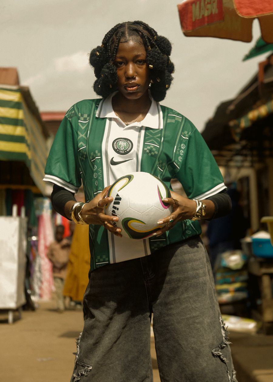 Fan wearing the Nigeria · Women's kit